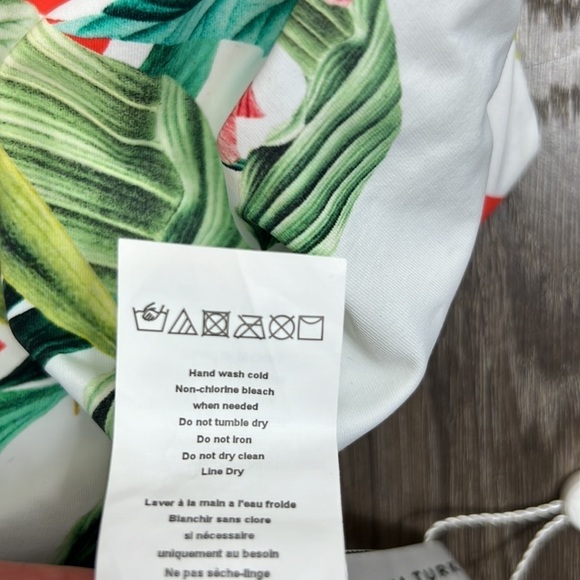 NWT Trina Turk Plus Costa De Prata Reversible Top Striped Tropical 20W - Picture 7 of 8